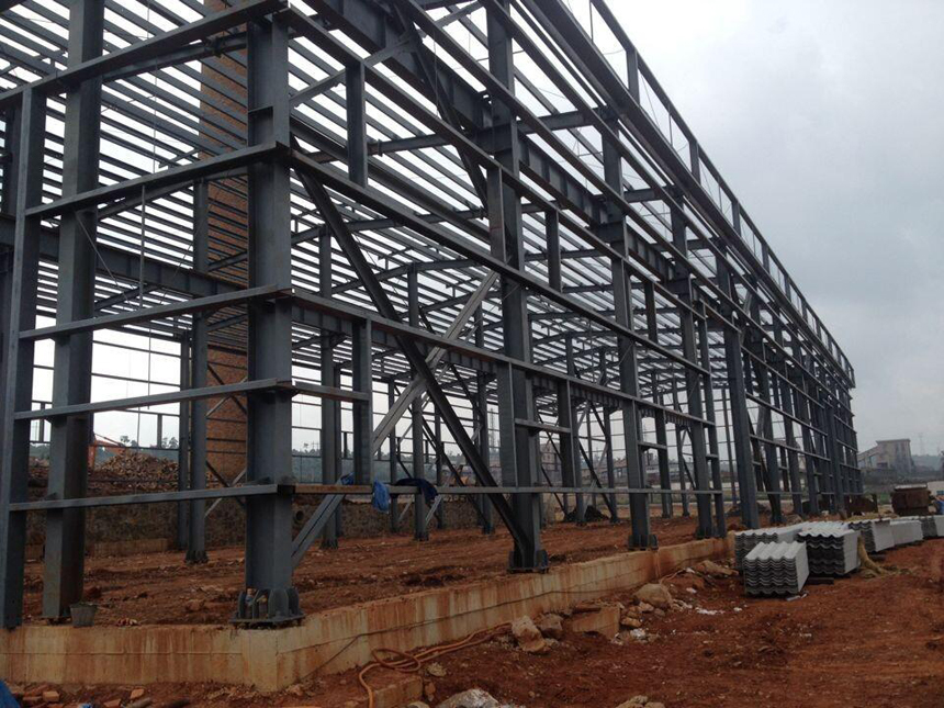 搭建鋼結(jié)構(gòu)是還需要根據(jù)地理環(huán)境及氣候來選定鋼結(jié)構(gòu)類型及做出相應(yīng)的防護處理 搭建鋼結(jié)構(gòu)是還需要根據(jù)地理環(huán)境及氣候來選定鋼結(jié)構(gòu)類型及做出相應(yīng)的防護處理